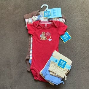Carter’s Just One Year onsie set and pants size NB